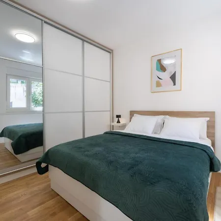 New Modern In With Garden And Jacuzzi Apartment Podstrana