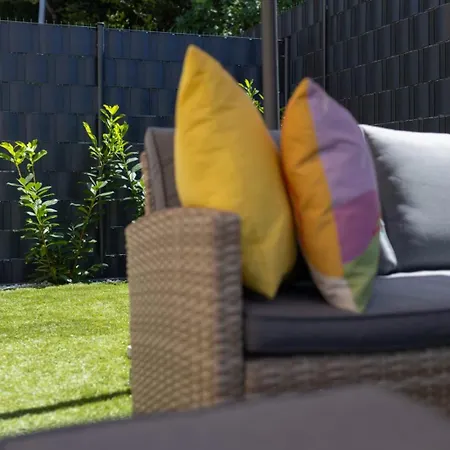 New Modern In With Garden And Jacuzzi