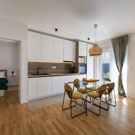 Apartment New Modern In With Garden And Jacuzzi Podstrana