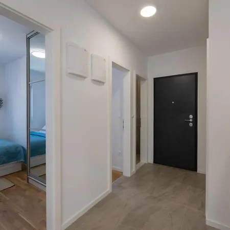 New Modern In With Garden And Jacuzzi Apartment *