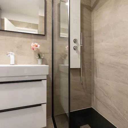 New Modern In With Garden And Jacuzzi Apartment *