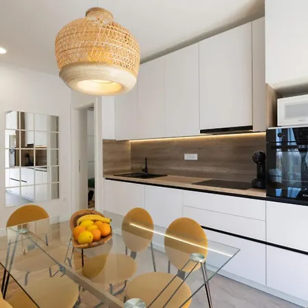 Luxury Modern Oasis With Private Garden